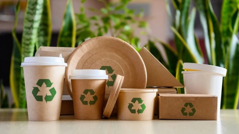 Compostable food packaging containers with recycling symbols
